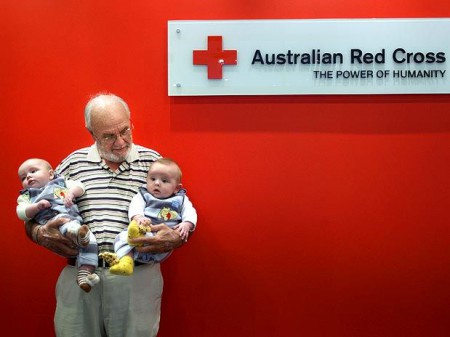 Australiano com sangue raro já salvou mais de 2 mi de bebês